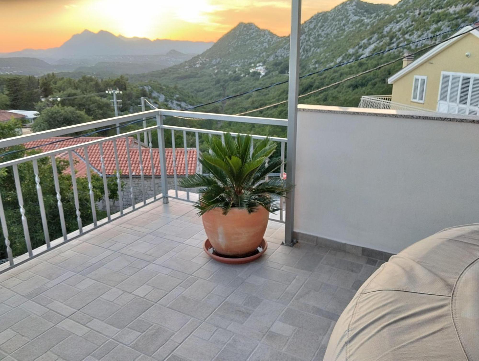 Holiday Home Horizonte With Jacuzzi Gornja Brela ภายนอก รูปภาพ